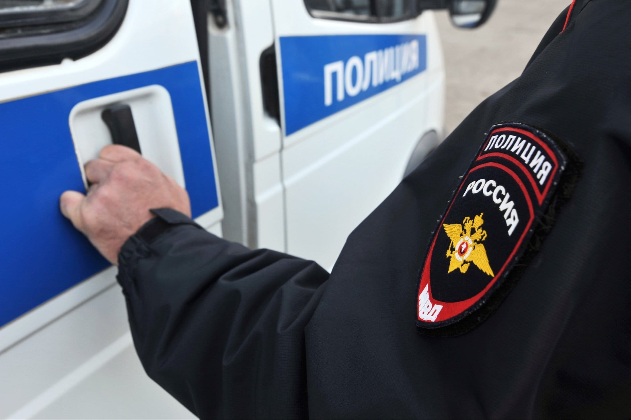 В Москве задерживают и депортируют трансгендерных секс‑работниц, используя новый закон о «пропаганде ЛГБТ» — «Медиазона»