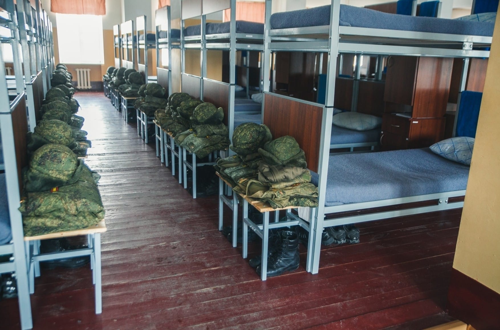 Cannons without fodder. Try as it may, Russia is unable to mobilize enough contract servicemen and conscripts