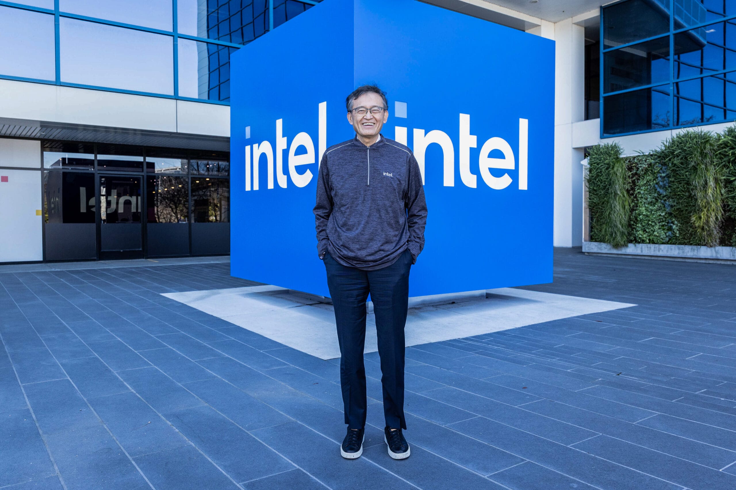 Трамп требует отставки гендиректора Intel из-за связей с китайскими компаниями