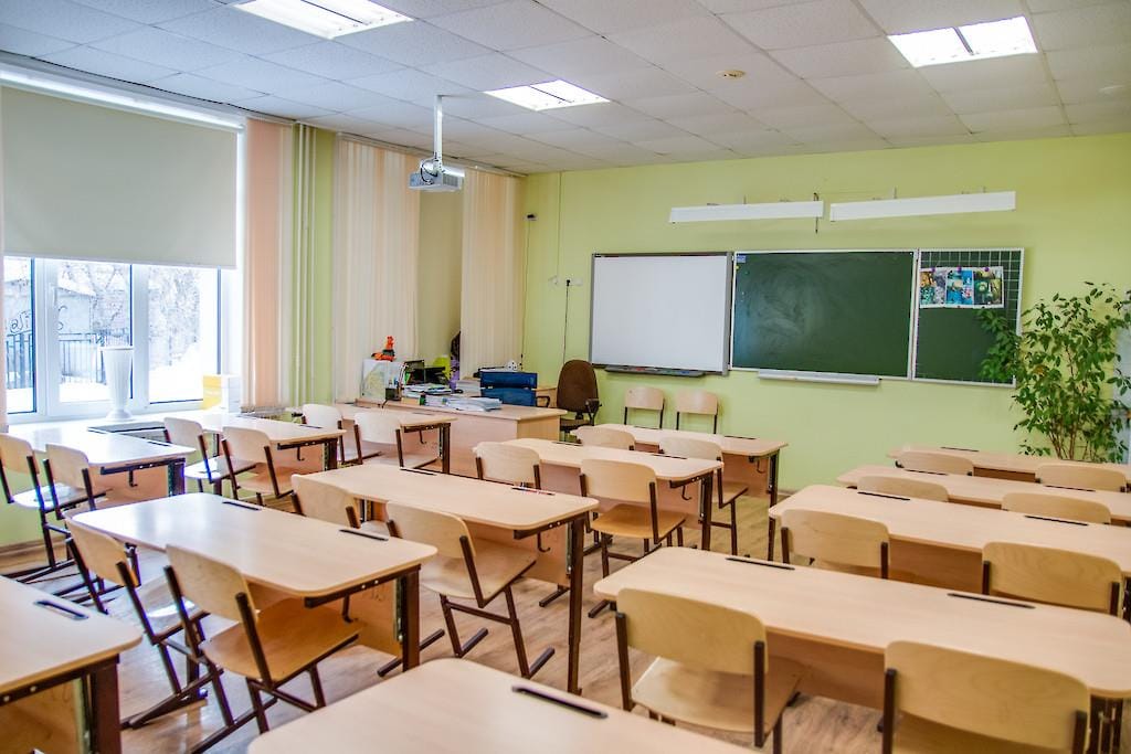 Минпросвещения: Запрет мигрантам учиться бесплатно, которого добиваются депутаты Госдумы, противоречит Конституции